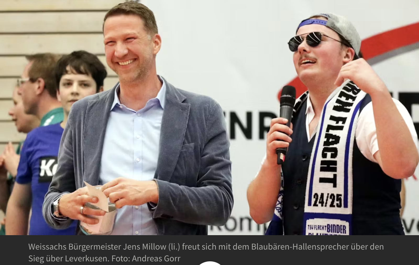 Blaubären des TSV Flacht begeistern den Bürgermeister