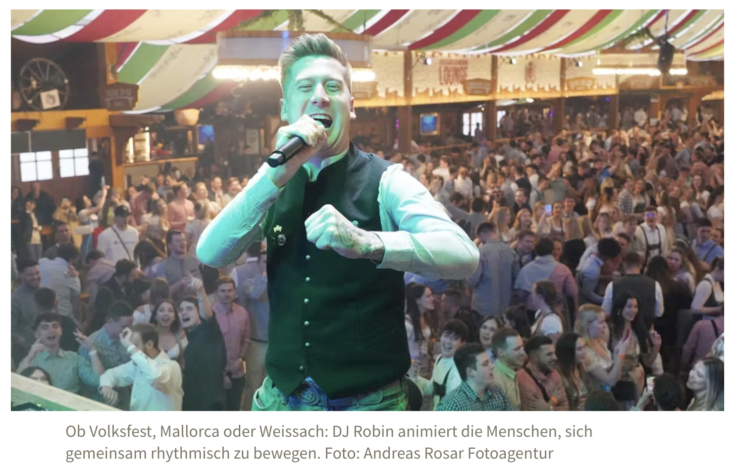 Pausen-Show mit Ballermann-Star: „Layla“ beim Volleyball – DJ Robin heizt bei den Blaubären in Flacht ein